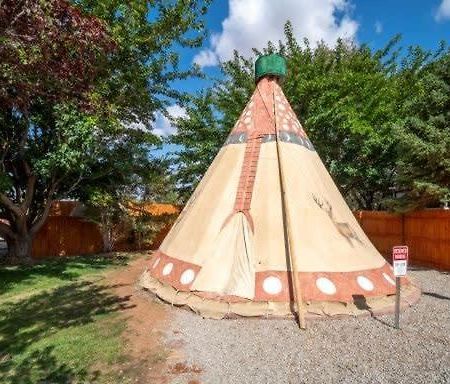 OK RV Park Family Tipi OK1 Hotel Moab Bagian luar foto