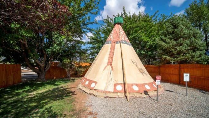 OK RV Park Family Tipi OK1 Hotel Moab Bagian luar foto